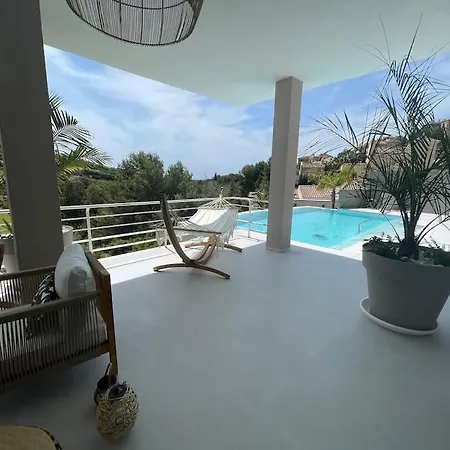 Finca Molinos 5 Bedrooms Pool Apartment Marbella