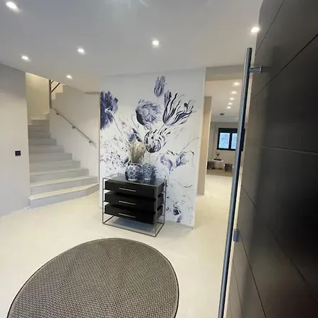 Finca Molinos 5 Bedrooms Pool Apartment Marbella