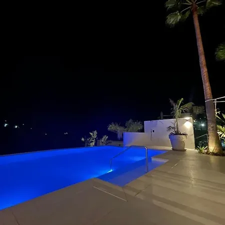 Finca Molinos 5 Bedrooms Pool Apartment Marbella