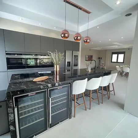 Finca Molinos 5 Bedrooms Pool Apartment *
